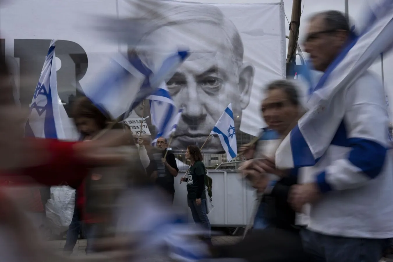 Waning confidence. Despite its consensus on war with Hamas, Israeli society demands political reforms